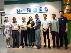 党建帮扶见实效，镇村感恩赠牌匾